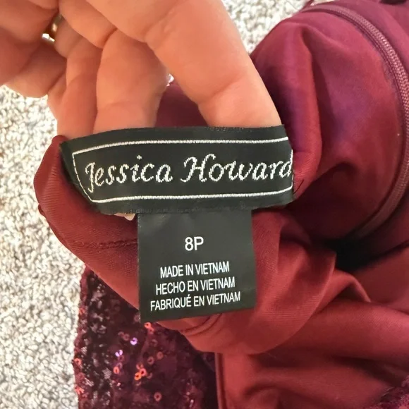 Elegant Sequin Dress in Deep Red - Picture 7 of 9